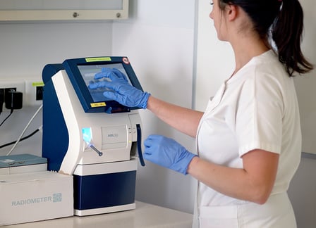 ABL90 FLEX nurse mixing blood sample